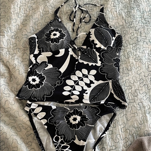 Tommy Hilfiger Floral Black and White Swim Set - Picture 2 of 5